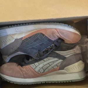 minor signs of wear. still good condition